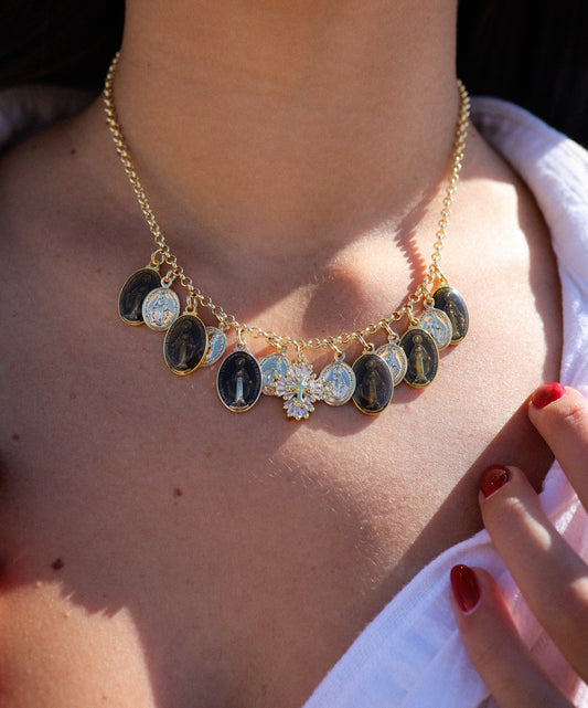 Collier Laura